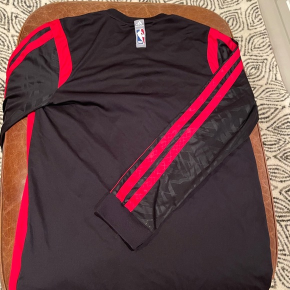 Official Chicago Bulls Warmup Top - Picture 2 of 5